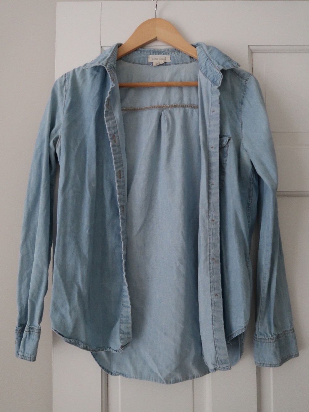 Sans Souci Chambray Button Up Shirt | Light Wash Denim Look Top | Size M